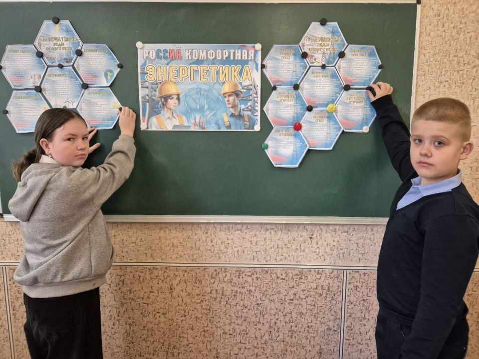 В школах Ждановки ученики погрузились в мир энергетики