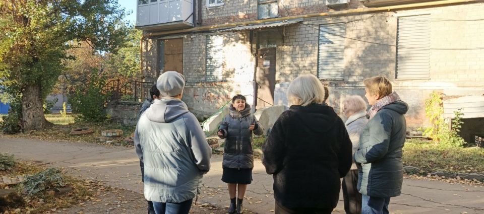 Сегодня, 16 октября, спикер Елена Минакова провела встречу по адресу: г. Макеевка, кв-л. Металлург, 6