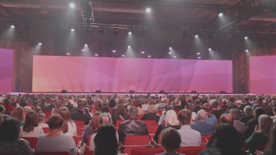 В Зале Национального центра «Россия» состоялось награждение победителей Всероссийского конкурса «Семья года – 2025»