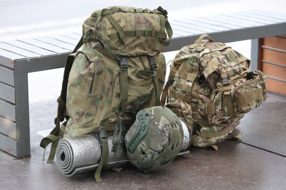 Медведев: 336 тыс. человек заключили контракт с ВС РФ в этом году