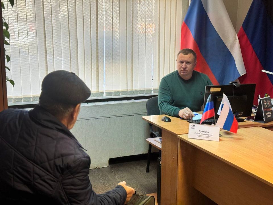 Приём граждан в Общественной приёмной партии "Единая Россия" города Снежное