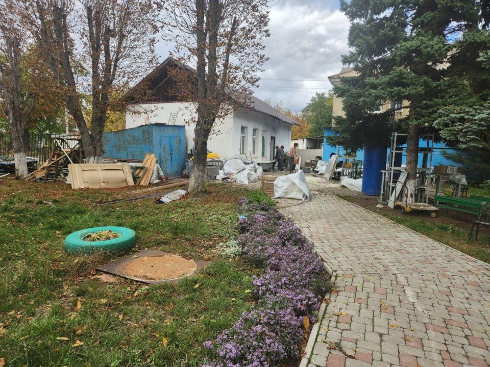 Подрядчики Нижегородской области продолжают обновление соццентра в Харцызске