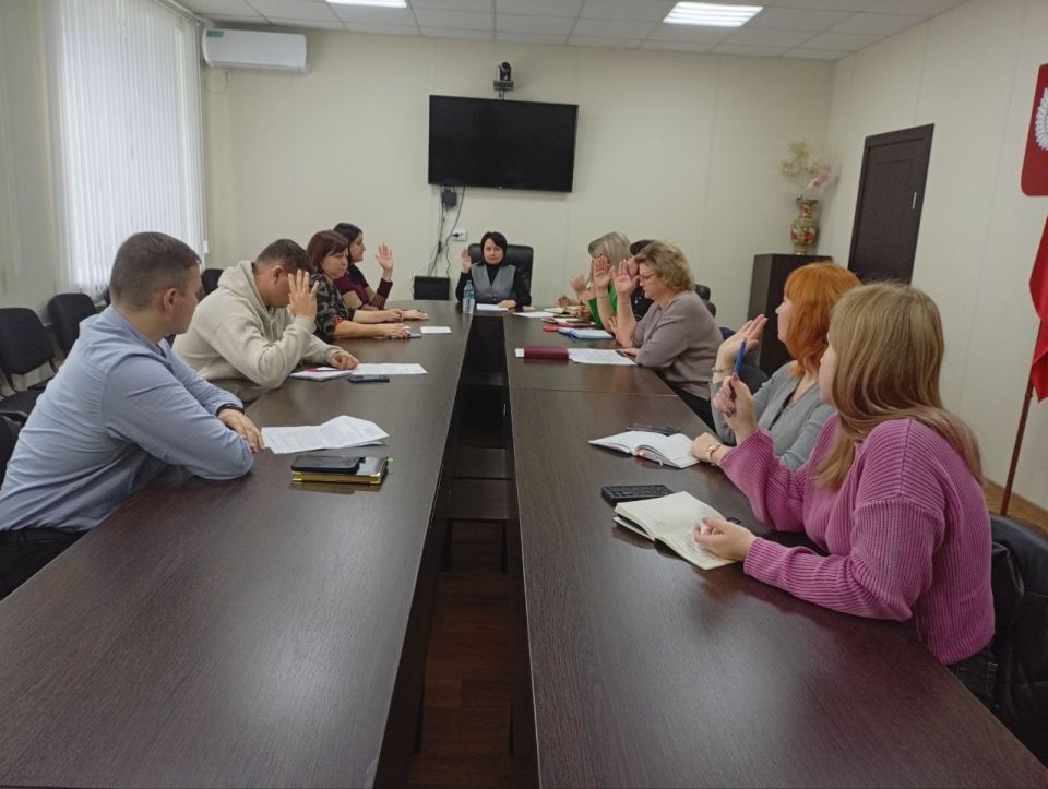 Состоялось очередное заседание комиссии по делам несовершеннолетних и защите их прав муниципального образования Волновахский МО