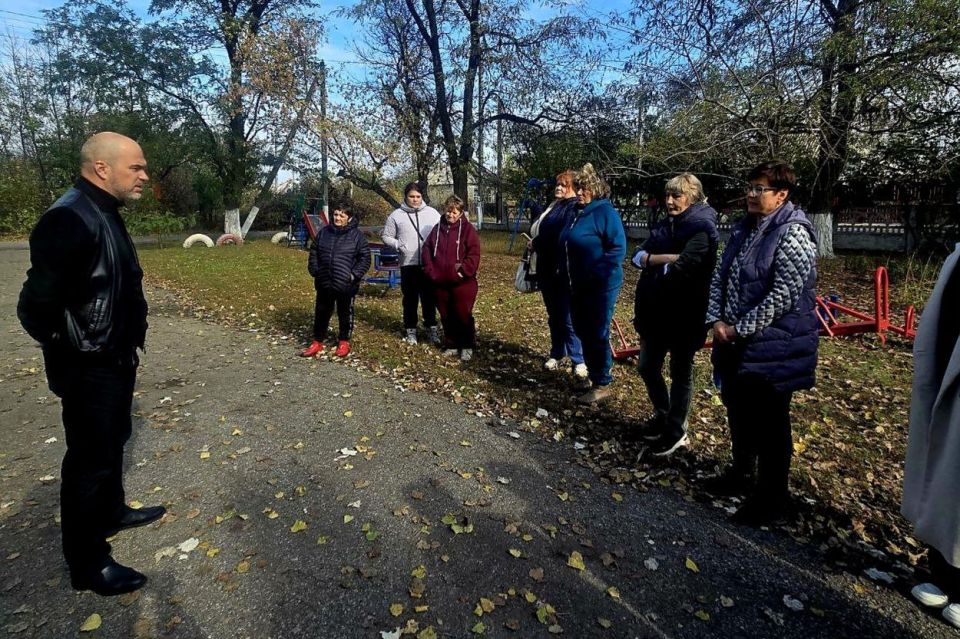 Сергей Желновач: Сегодня, 17 октября, встретился с жителями города Дебальцево по ул.Пархоменко