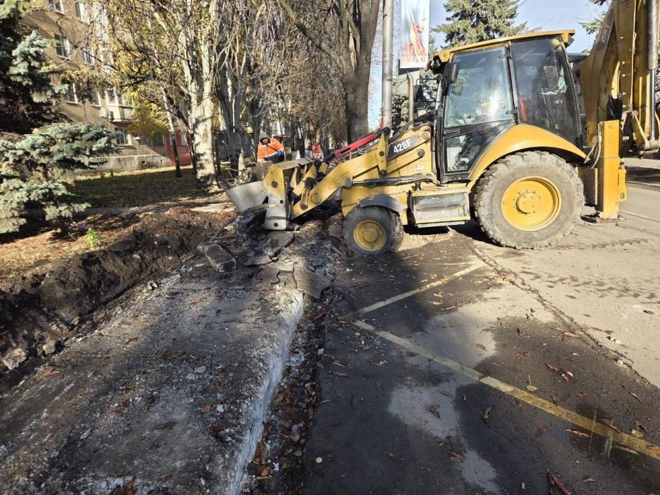 При поддержке Нижегородской области в Харцызске обновляют тротуары