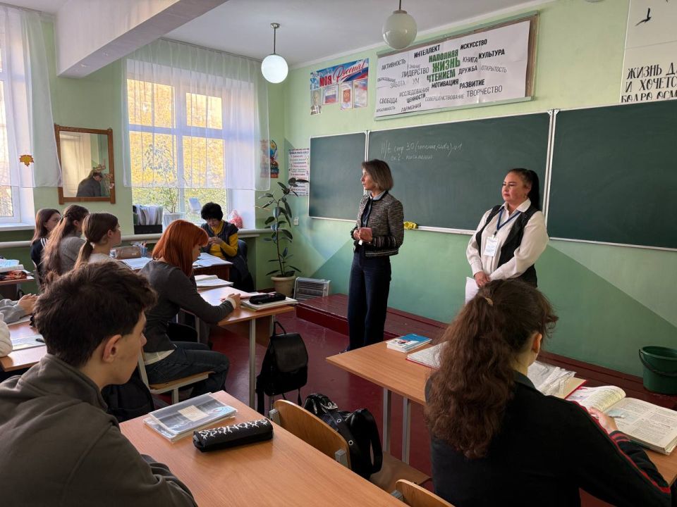 17 октября 2025 года совместно с Дебальцевским городским центром занятости проведено профориентационное мероприятие «Урок выбора профессии - твой главный выбор» по партийному проекту «Выбирай своё» в ГБОУ «Школа №5 г.о....