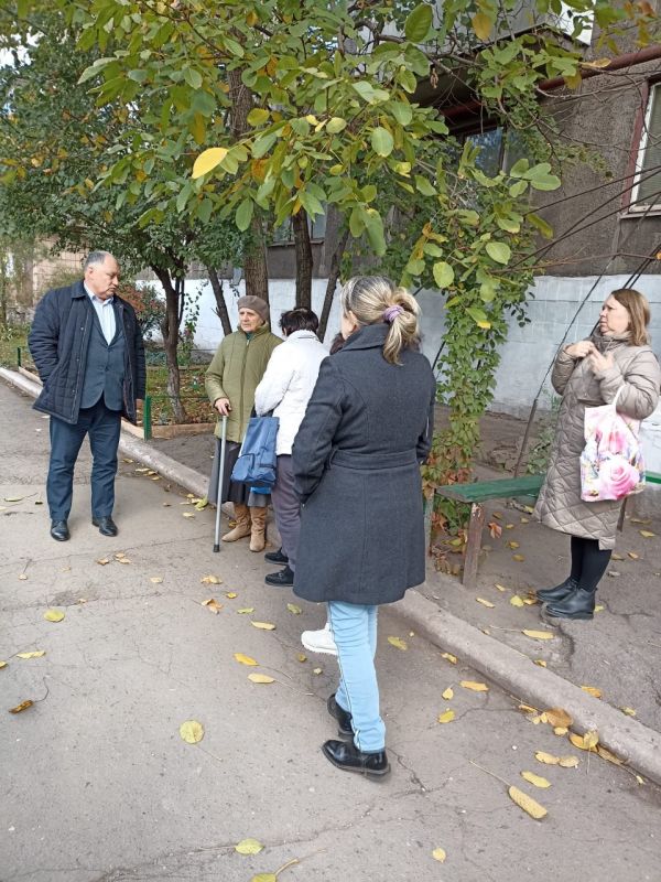 Игорь Мартынов: Встречи с населением. Заместитель главы администрации муниципального образования городского округа Енакиево Сергей Божик провел выездные встречи с населением на подведомственной территории по адресам: г....