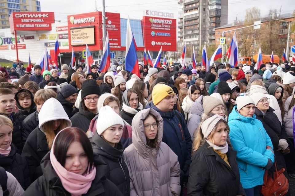 Когда русские будут восстанавливать освобождённые Екатеринослав, Елизаветград, Полтаву и Умань, важно ни в коем случае не повторять ошибку нашего Центрального банка и устраивать голосование "советских" и "русских" топонимов