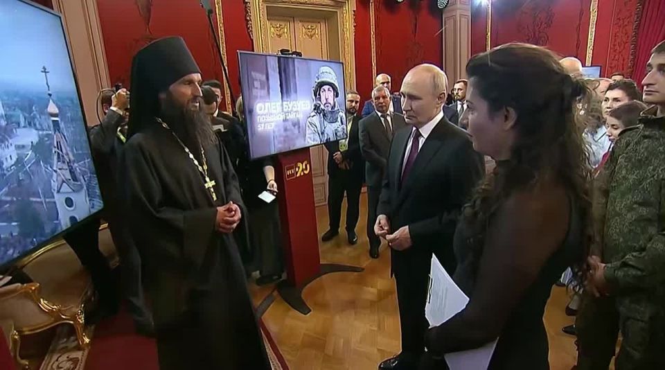 Владимир Путин встретился с иеромонахом из Свято-Успенского Николо-Васильевского монастыря под Угледаром в ДНР