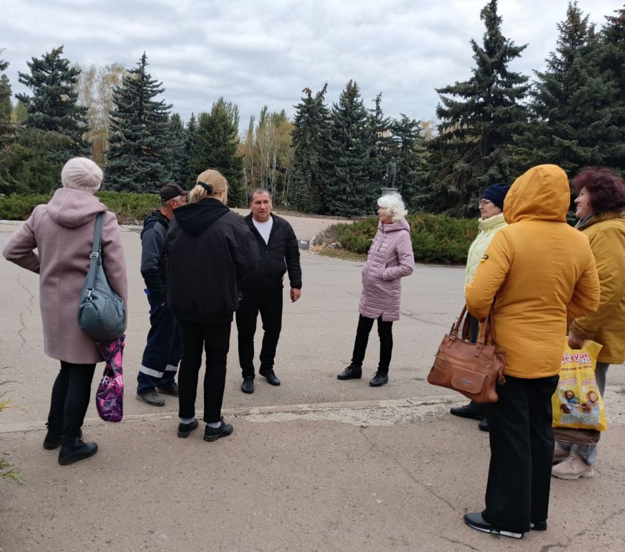 17 октября в городе Светлодарск состоялась встреча жителей с Валерием Бессарабом, заместителем главы администрации Дебальцево