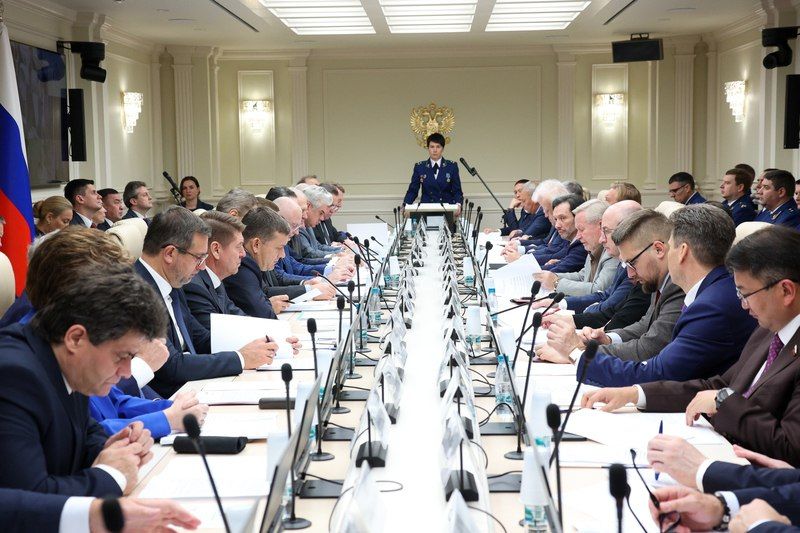 Александр Волошин: #работа_в_СФ. Сегодня в Совете Федерации прошло совместное заседание трёх комитетов: по конституционному законодательству и государственному строительству, по обороне и безопасности, а также по...