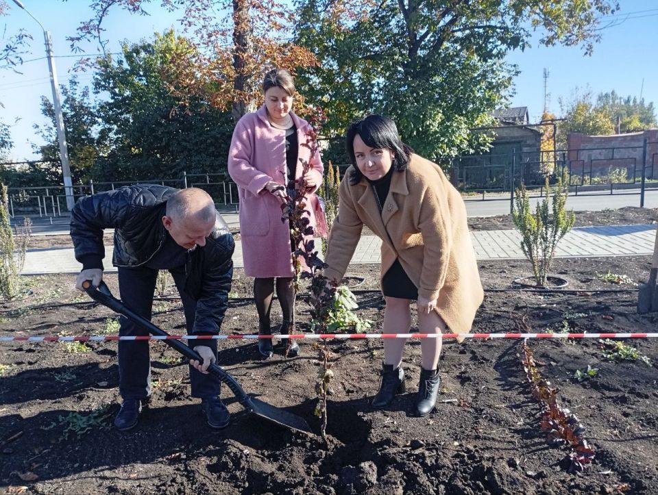 Багряный сад в благодарность героям