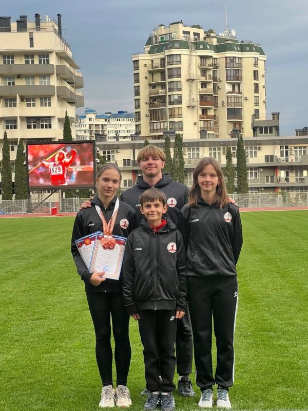 18 октября 2025 г. в городе Ялта прошли республиканские соревнования по лёгкой атлетике "Золотая осень" памяти МСМК Костюченковой И.А. среди юношей и девушек до 16 лет (2011-2012 г.р.), до 14 лет (2013 г.р. и моложе)