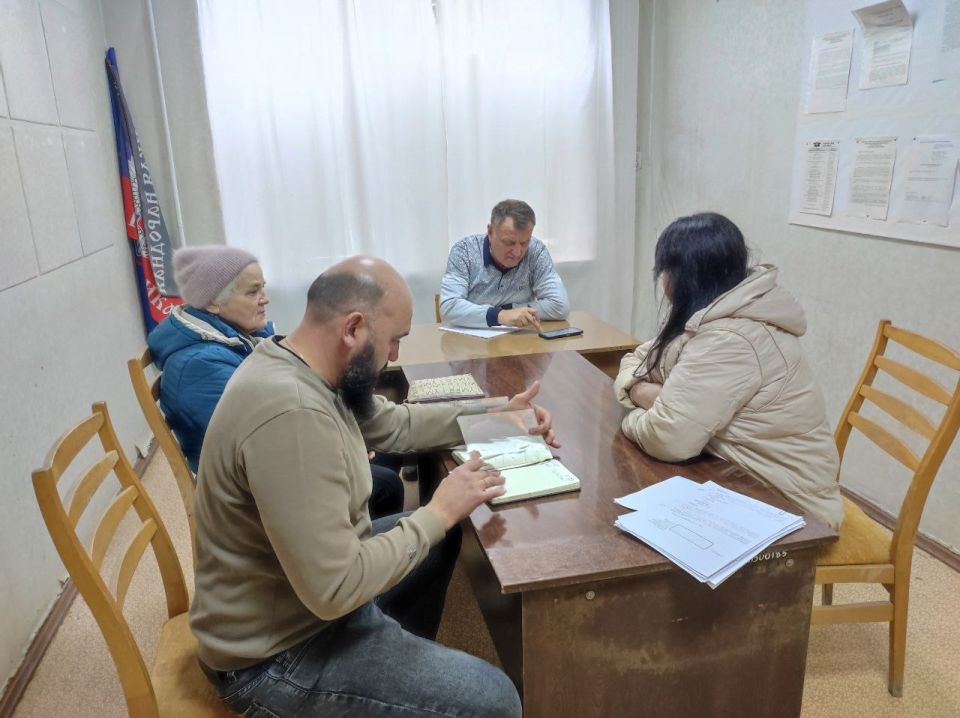 Первый заместитель главы администрации Амвросиевского муниципального округа Борис Бутко провёл приём граждан