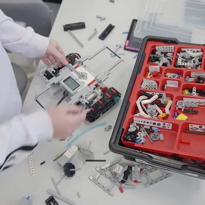 Игорь Лызов: Амвросиевские школьники победили в интеллектуальном этапе соревнований по робототехнике в Амурской области