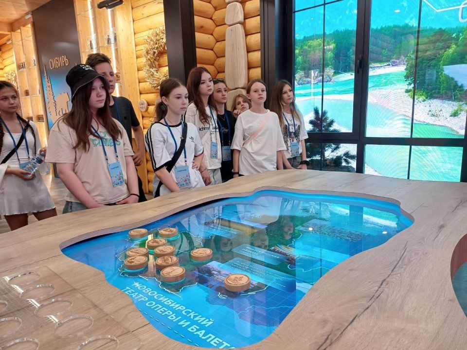 Сергей Ермаков: Школьники из Снежного посетили Москву в рамках Всероссийской программы «Культурная карта 4+85», которая в этом году посвящена миру кино и мультипликации