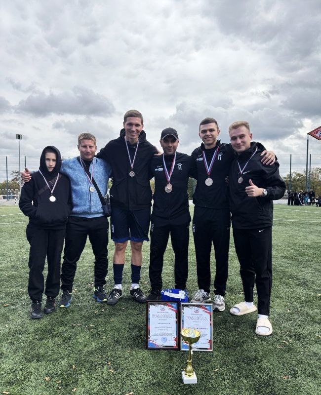 Футбольная команда «Авангард» стала серебряным призером 1-й лиги чемпионата ДНР по футболу