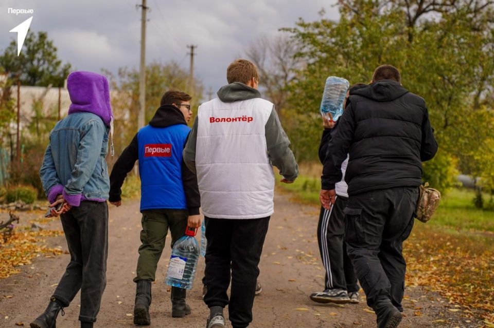 Молодежь Докучаевска помогает прифронтовым селам