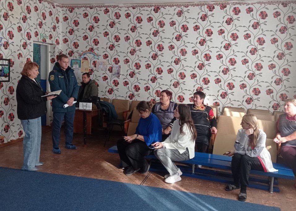 Начальник Благодатновского территориального отдела Инна Науменко встретилась с трудовым коллективом Благодатновского детского сада