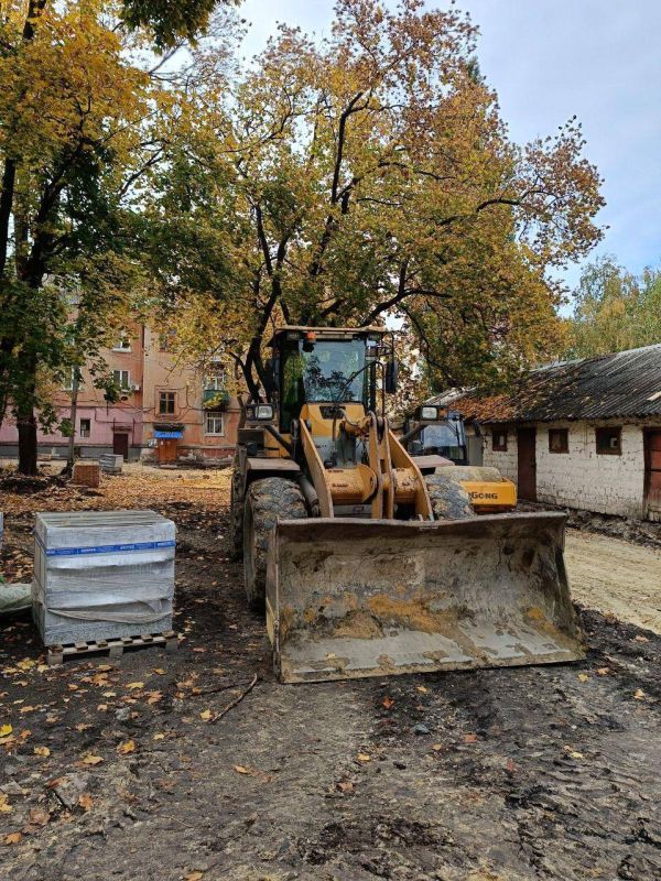Евгений Поплавский: Подрядчики Нижегородской области продолжают обновлять дворы в Харцызске