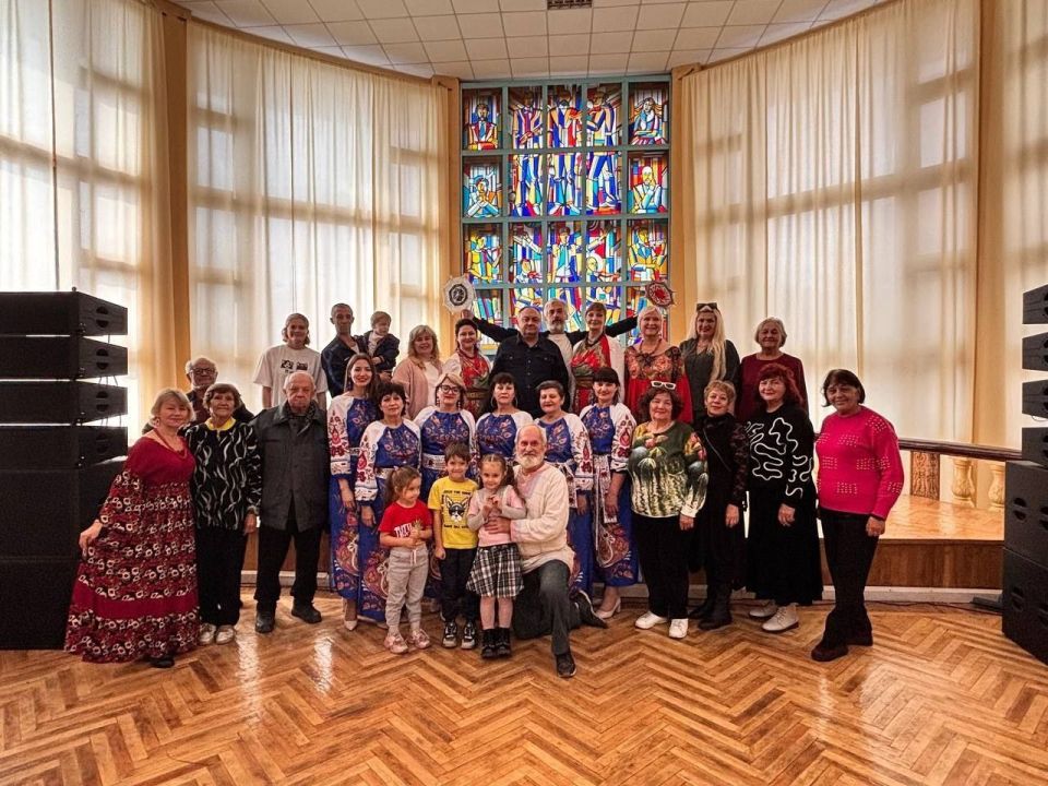 19.10.2025 в Шахтерске, в ДК состоялся праздничный концерт, посвящённый Дню отца