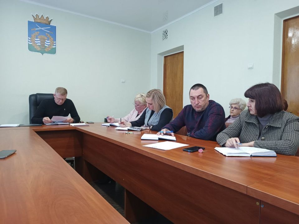 Сергей Юзвинкевич: Сегодня провёл расширенное аппаратное совещание с начальниками отделов и структурных подразделений Администрации Володарского МО, руководителями предприятий, территориальных подразделений министерств и...