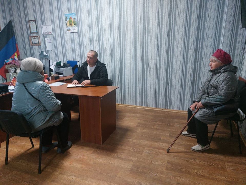 21 октября 2025г., заместитель главы администрации городского округа Дебальцево Валерий Бессараб, провёл личный прием граждан в посёлке городского типа Мироновский