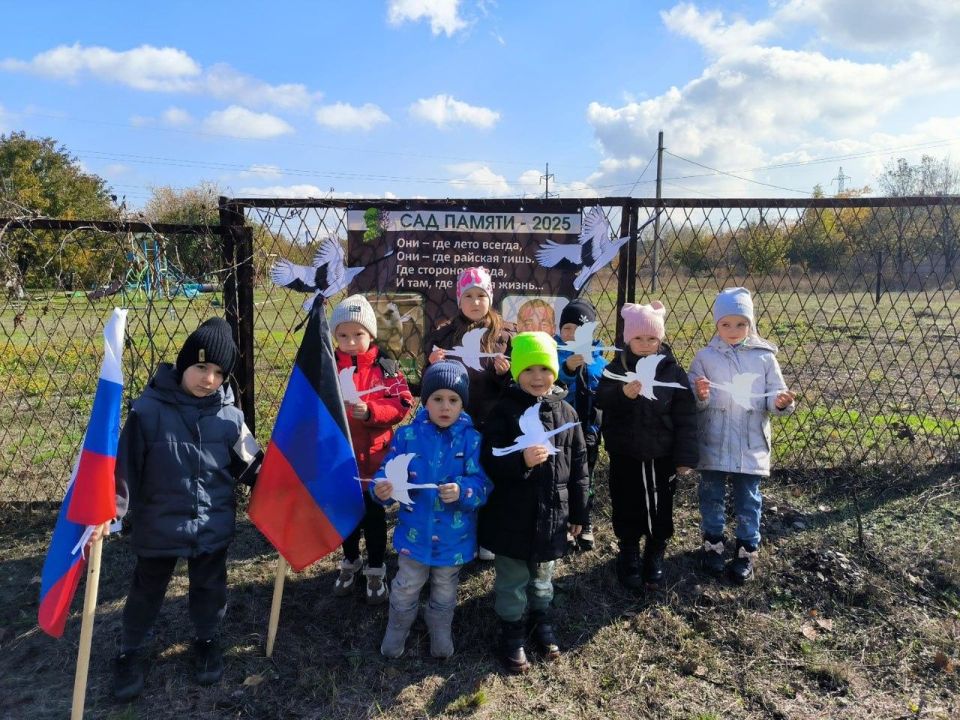 Александр Шатов: 22 октября в садах и школах Шахтерского округа прошли мероприятия, посвященные Дню белых журавлей, светлому празднику памяти и надежды