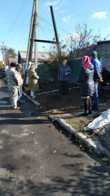 22 октября 2025 заведующий Рассыпнянским территориальным сектором Александра Кендысь, провела встречу с населением по улице Загорская