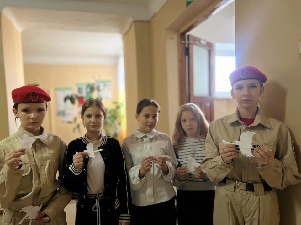 Ждановские школьники почтили память героев в День Белых Журавлей