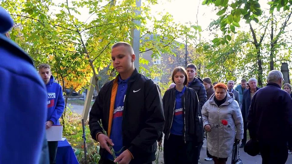 В Ждановке установили Звезду Героя Роману Ушакову