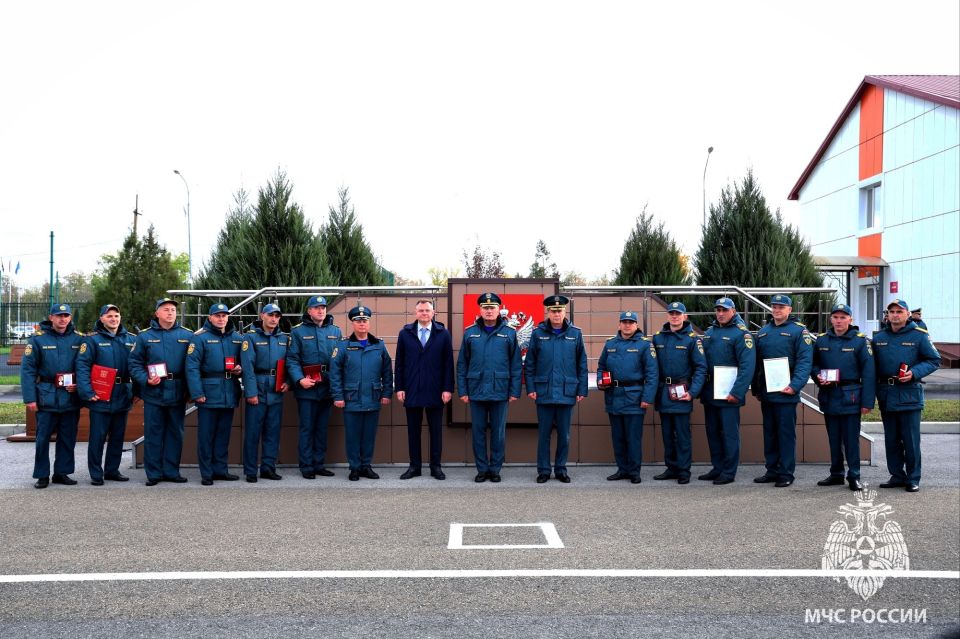 Александр Куренков передал 5 единиц спецтехники Донскому спасательному центру МЧС России