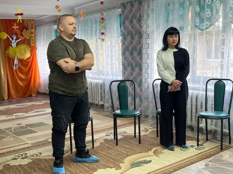 Сегодня заместитель главы Администрации городского округа Харцызск Юлия Михайленко совместно с депутатов народного совета Максимом Королюком провели встречу с трудовым коллективом ГКДОУ "Детский Сад № 24 Г.О. Харцызск"