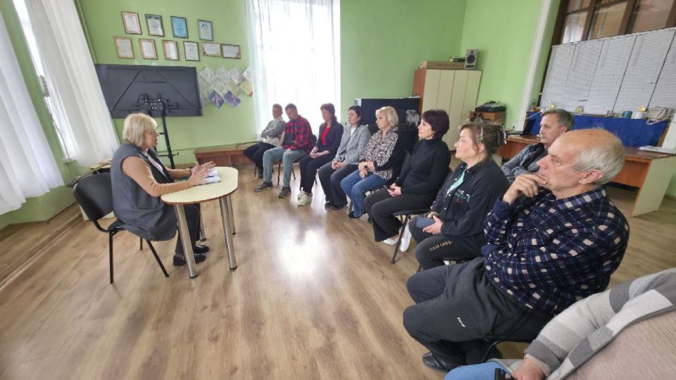 22 октября управляющий делами администрации городского округа Торез Наталья Бекетова провела встречу с трудовым коллективом МБУ "ДК им. В. Маяковского г.о. Торез"