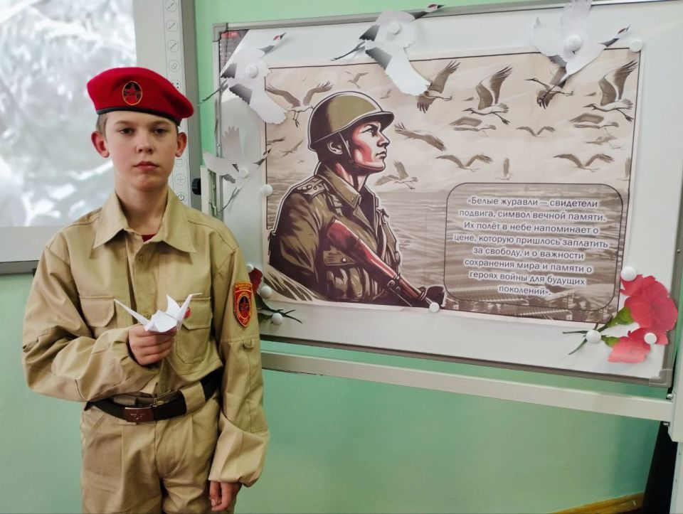 Сегодня, 22 октября, в ГБОУ "Школа № 3 г.о. Дебальцево" прошло мероприятие, посвященное "Дню Памяти - Дню белых журавлей"