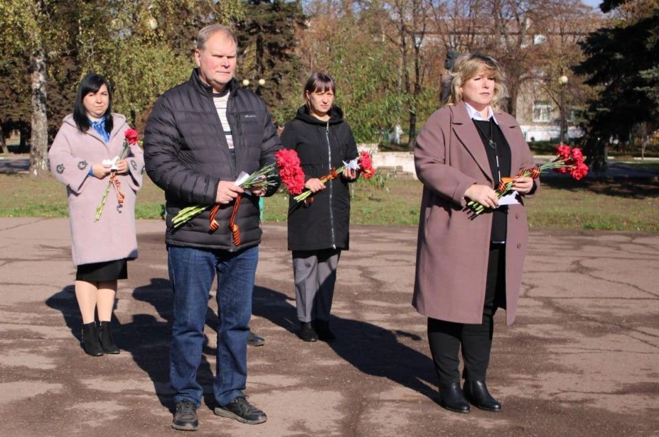 Анжела Заболотская: 22 октября, в День Белых журавлей, вместе с первым заместителем Главы Администрации Краснолиманского МО Андреем Самсоновым мы почтили память героев, отдавших свои жизни за Отечество