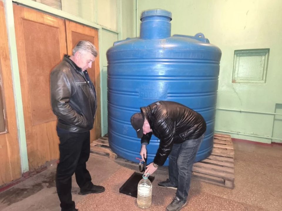 Роман Конев: 22 октября 2025 года депутаты Горловского городского совета от фракции «Единая Россия» — Николай Гальченко и Александр Бобровский — посетили места подвоза воды