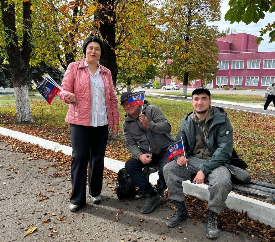 История флага ДНР. 25 октября у нас знаменательный праздник - День флага Донецкой Народной Республики