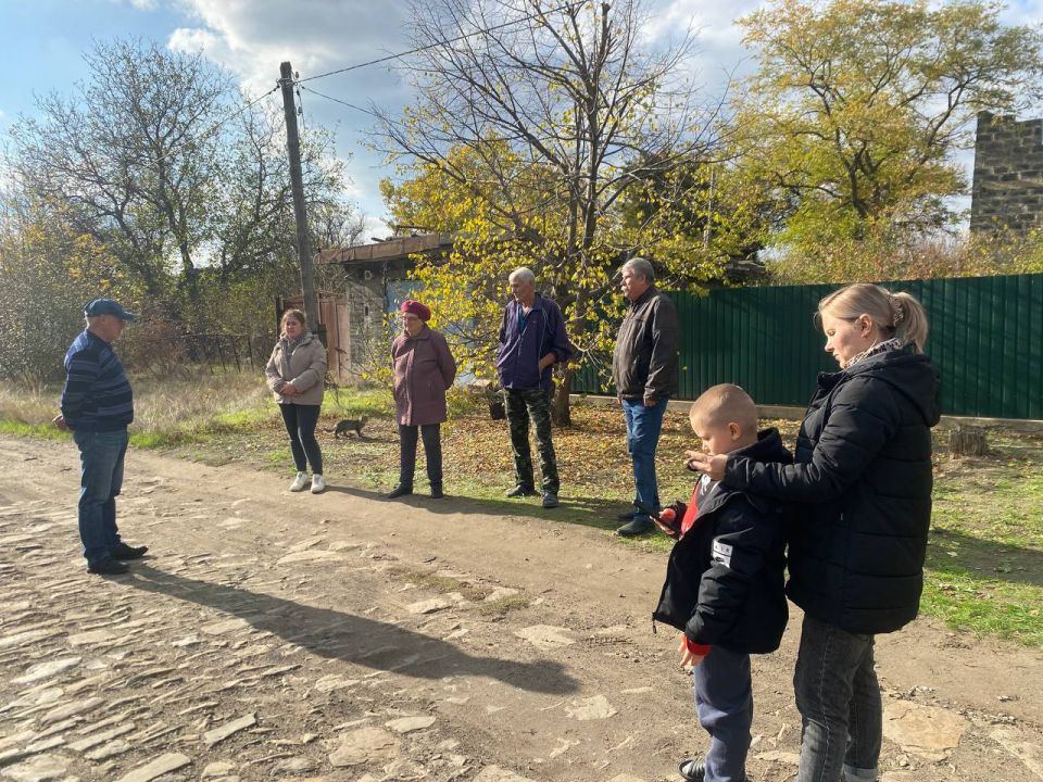Евгений Поплавский: Провел встречу с жителями в пгт Шахтном на улице Гвардейской