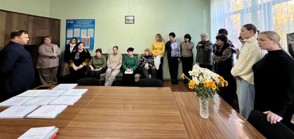 22 октября начальник Управления образования Администрации городского округа Харцызск Николай Осипов провел встречу в коллективе ГБОУ "Средня школа № 24 г.о. Харцызск"