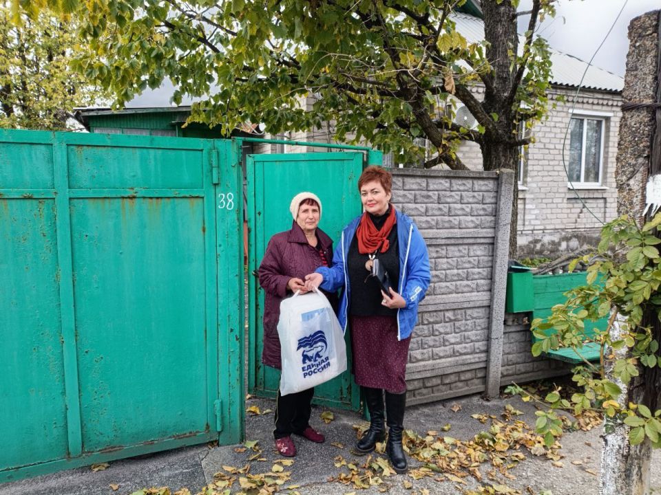 22 октября 2025 года в рамках плановой работы по взаимодействию с населением и оперативному решению актуальных проблем, руководитель общественной приемной Партии "ЕДИНАЯ РОССИЯ" г. Дебальцево, Татьяна Норец, провела выездной...