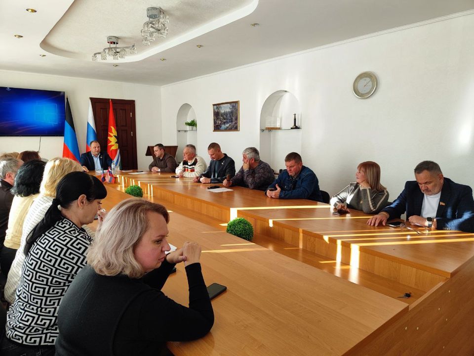 Состоялось заседание фракции "Единая Россия" Торезского городского совета