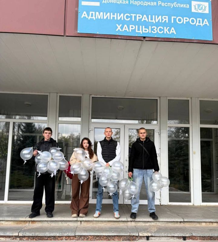 22 октября Россия отмечает День белых журавлей – дату, призванную объединить людей разных национальностей в их общем стремлении к миру и увековечиванию памяти о тех, кто пожертвовал жизнью ради Отечества