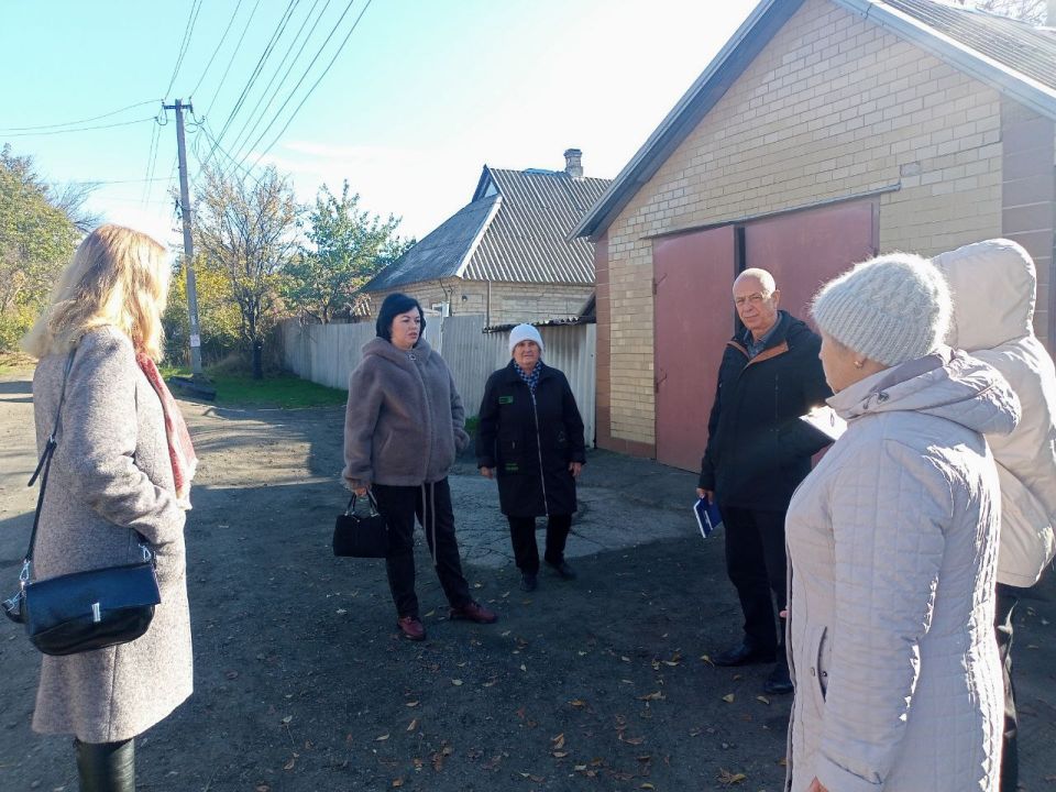 Вчера заместитель главы Администрации муниципального образования городского округа Харцызск Виктория Рогожина городе Зугрэс провела встречу с жителями
