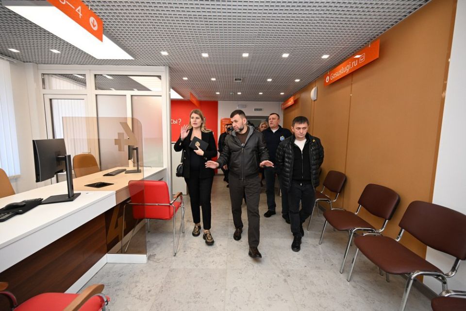 Глава ДНР потребовал в кратчайшие сроки ввести в эксплуатацию многоквартирный дом и административное здание в Авдеевке