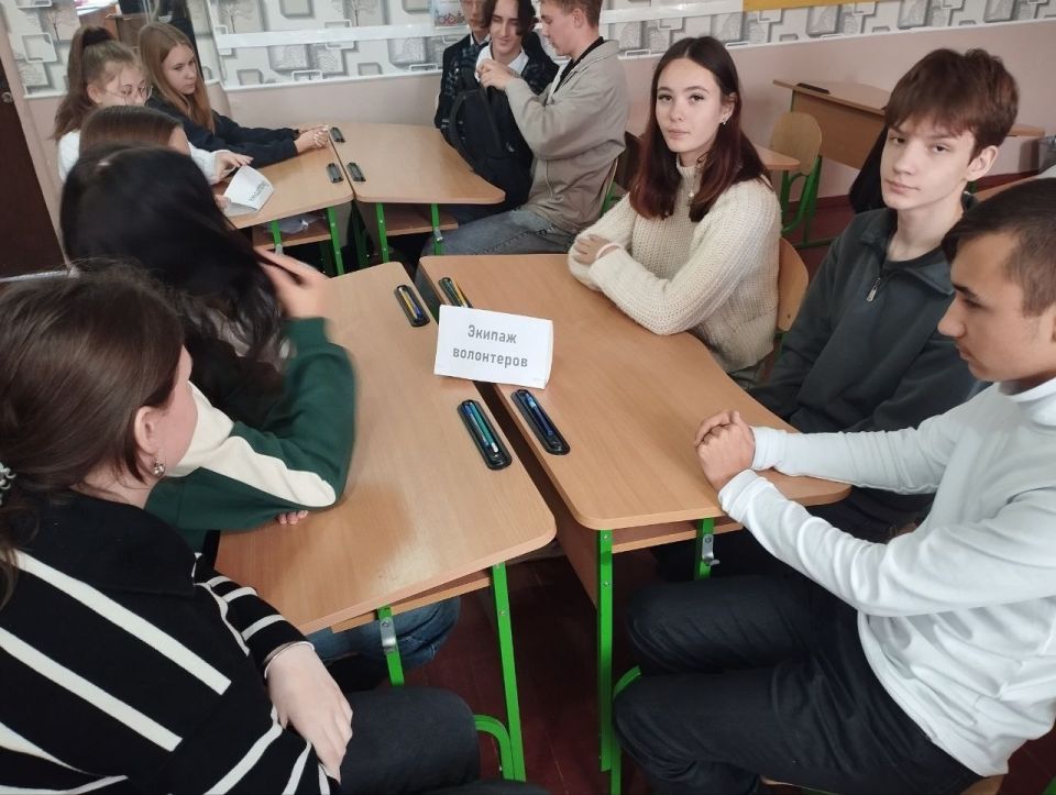 Не первый год ГБОУ "Светлодарская школа №11 г.о. Дебальцево" сотрудничает с молодёжным центром г. Петропавловск-Камчатский