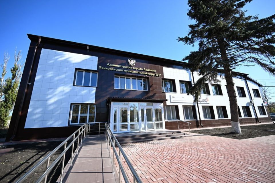 Глава ДНР распорядился в срочном порядке устранить проволочки, мешающие ввести в эксплуатацию многоквартирный дом и административное здание в Авдеевке