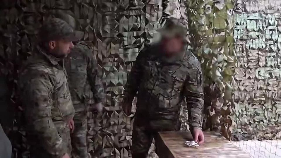 Глава ДНР Денис Пушилин посетил подразделение 25-й общевойсковой армии Московского военного округа, которое динамично продвигается в направлении Красного Лимана со стороны ЛНР