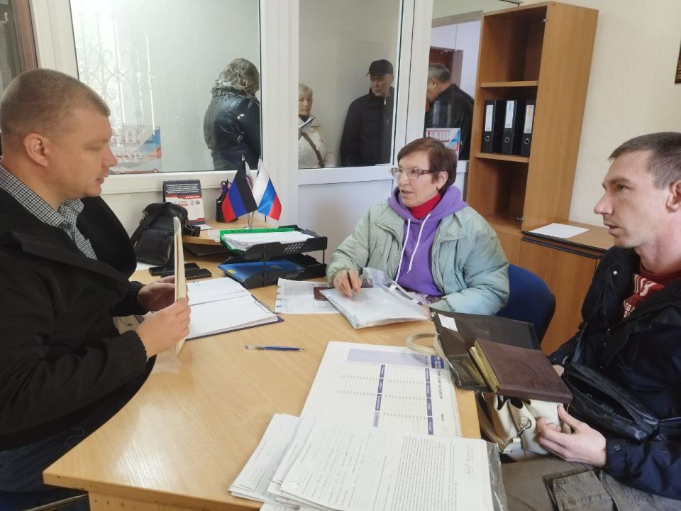 Наталья Великодная: Выездной прием граждан. 23 октября, в Курахово, проведен выездной прием граждан нотариусом по вопросам вступления в наследство и переоформления имущества