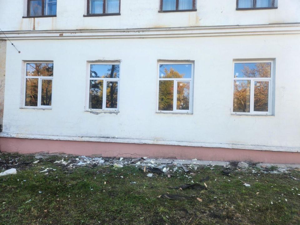 Бригада из Нижегородской области обновит окна в здании Центра детского и юношеского творчества в Харцызске